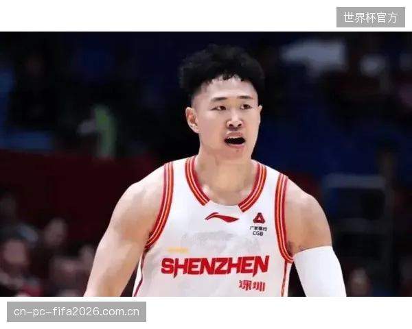深圳队贺希宁凭借场均得分与命中率的显著提升，与队友史密斯共同斩获赛季MVP奖项。